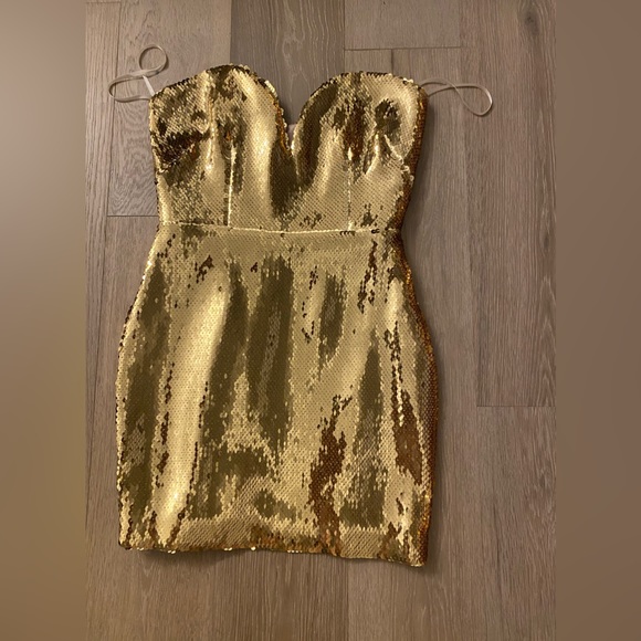 Alex Perry - Picture 2 of 4